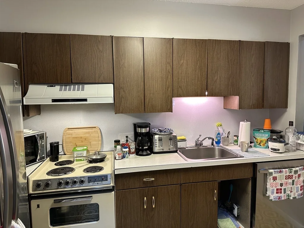 1 bed, 1 bath apartment for rent at 114 Nahant St Unit 14, Diamond District — photo 11 of 19