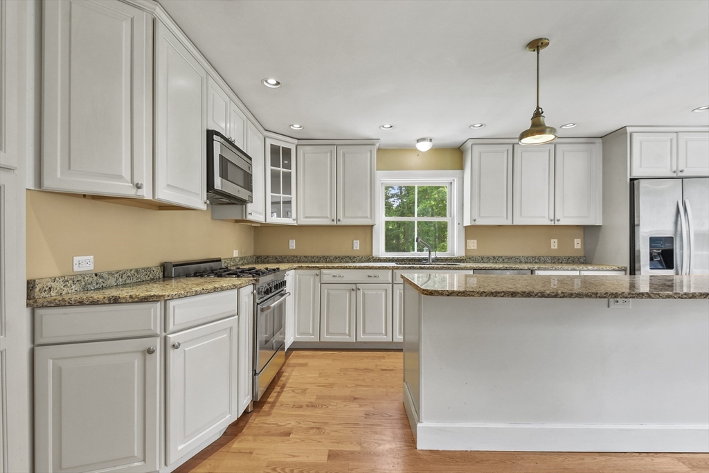 3 bed, 2 bath apartment for rent at 114 Old Oaken Bucket Rd, Norwell — photo 10 of 28