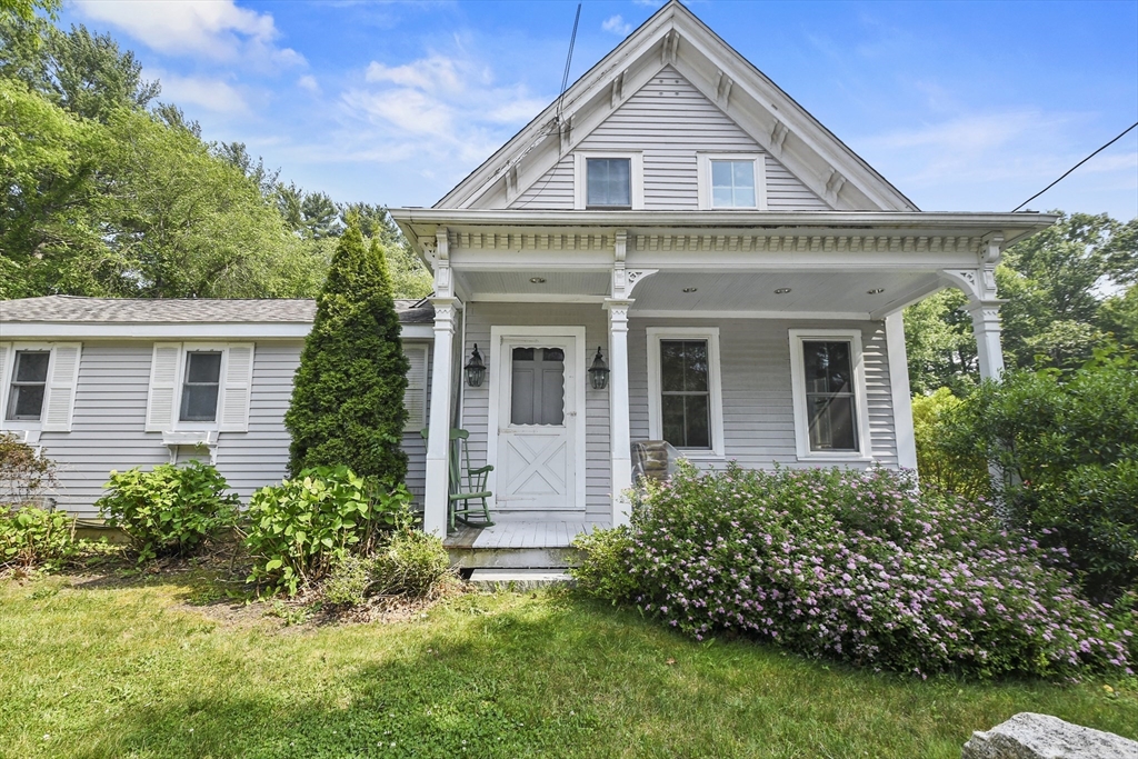 3 bed, 2 bath apartment for rent at 114 Old Oaken Bucket Rd, Norwell