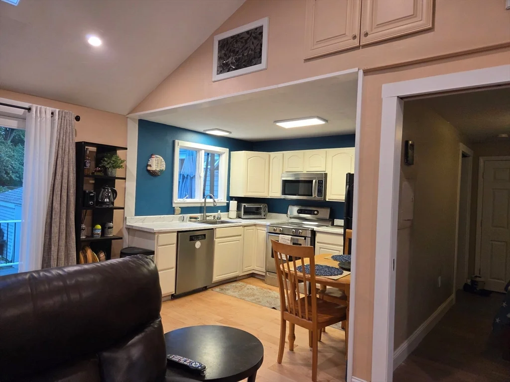 1 bed, 1 bath apartment for rent at 114 Old Oaken Bucket Rd Unit B, Norwell — photo 5 of 9
