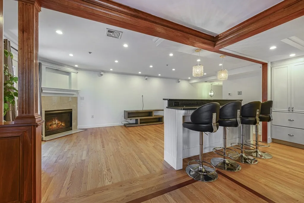 3 bed, 2 bath apartment for rent at 114 P St Unit A, South Boston