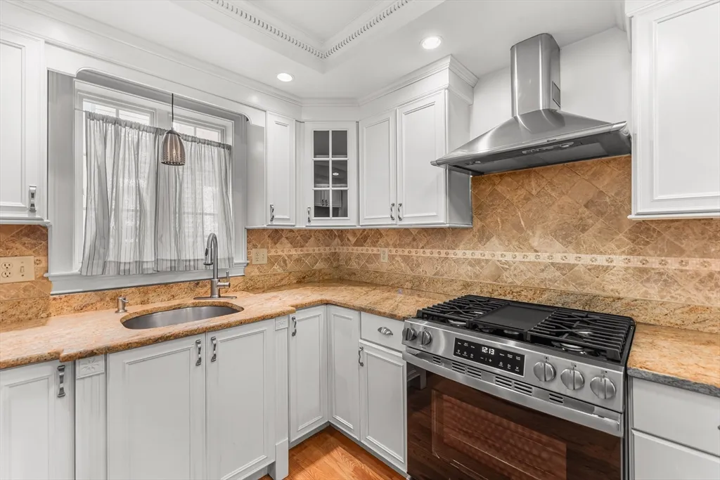 3 bed, 2 bath apartment for rent at 114 P St Unit A, South Boston — photo 8 of 23