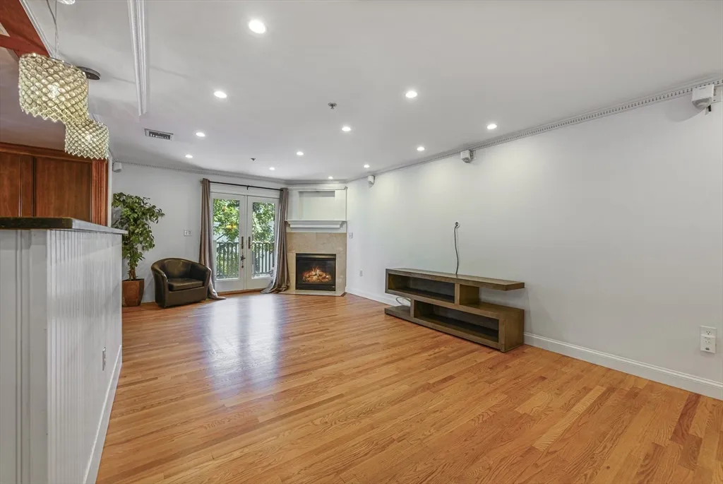 3 bed, 2 bath apartment for rent at 114 P St Unit A, South Boston — photo 4 of 23