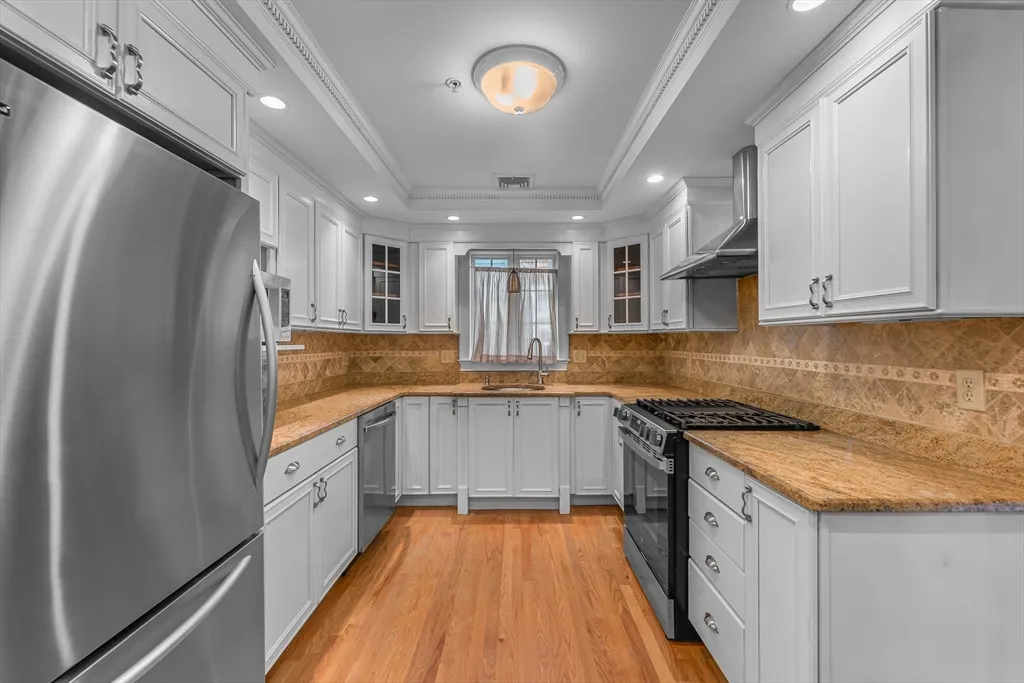 3 bed, 2 bath apartment for rent at 114 P St Unit A, South Boston — photo 7 of 23