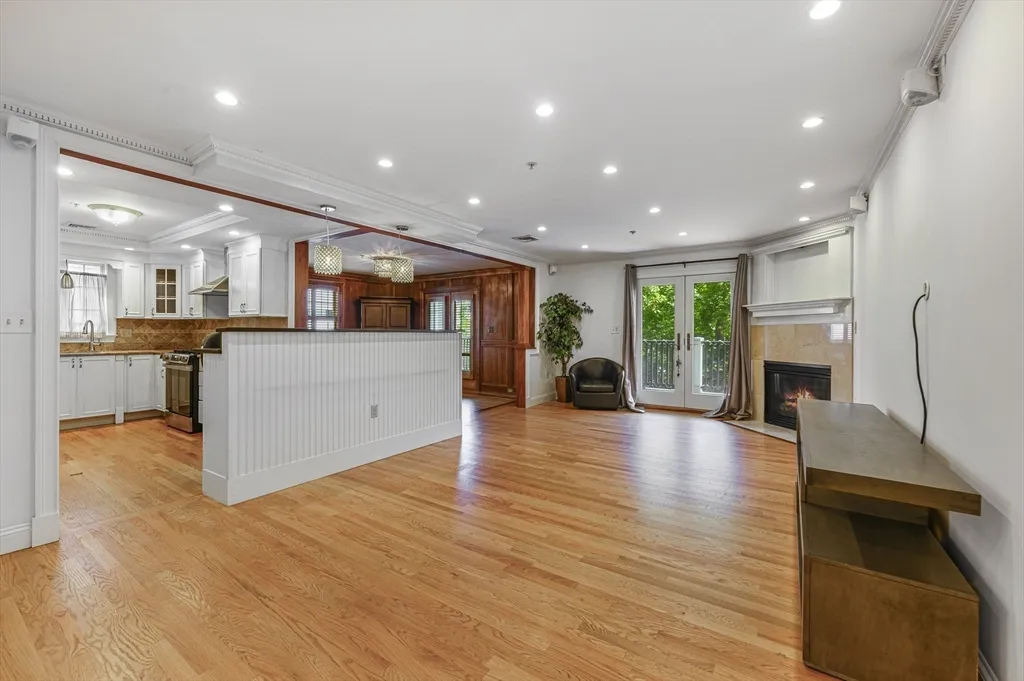 3 bed, 2 bath apartment for rent at 114 P St Unit A, South Boston — photo 3 of 23