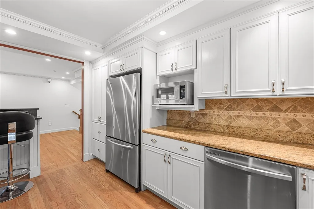 3 bed, 2 bath apartment for rent at 114 P St Unit A, South Boston — photo 9 of 23