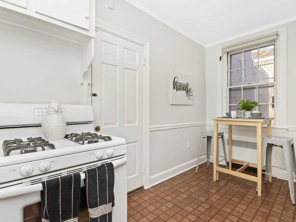 1 bed, 1 bath apartment for rent at 114 Park St Unit 3, Coolidge Corner — photo 4 of 7