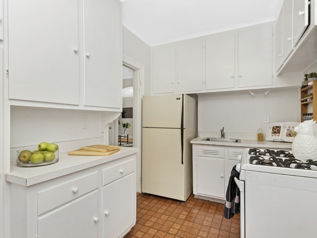 1 bed, 1 bath apartment for rent at 114 Park St Unit 3, Coolidge Corner — photo 5 of 7