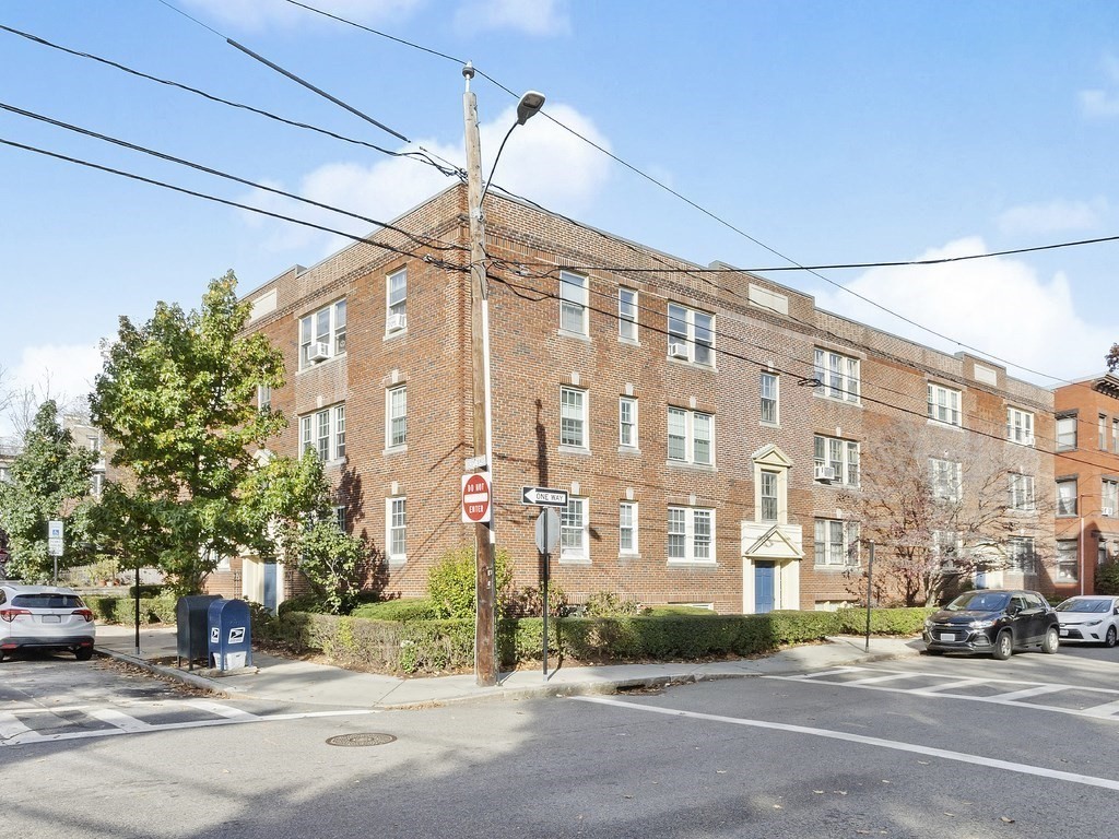1 bed, 1 bath apartment for rent at 114 Park St Unit 3, Coolidge Corner — photo 1 of 7