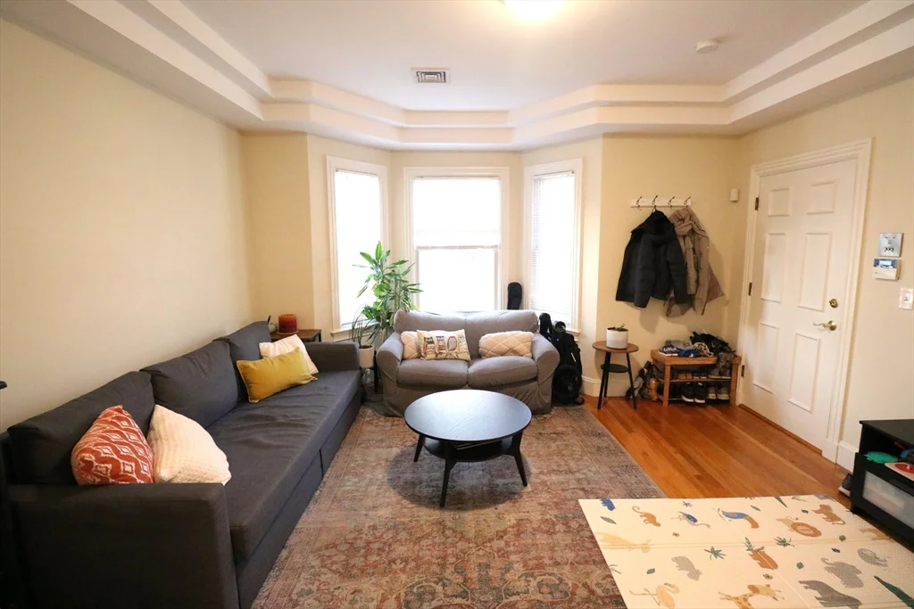 2 bed, 1 bath apartment for rent at 114 Pleasant St Unit 1, Cambridgeport — photo 2 of 17