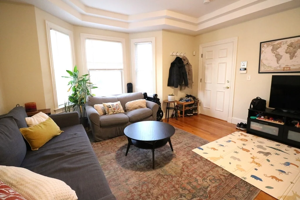 2 bed, 1 bath apartment for rent at 114 Pleasant St Unit 1, Cambridgeport — photo 3 of 17
