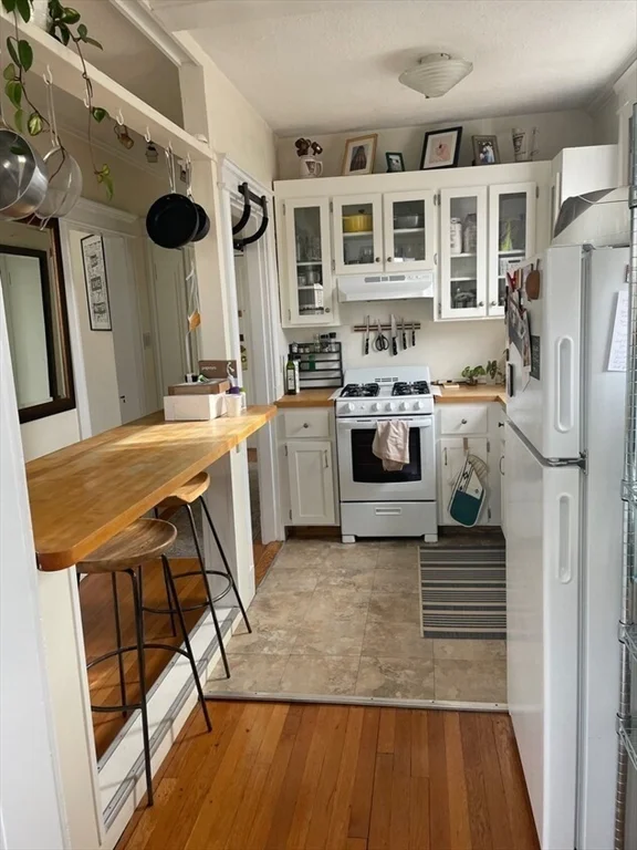 1 bed, 1 bath apartment for rent at 114 Riverway Unit 17, Fenway — photo 2 of 9