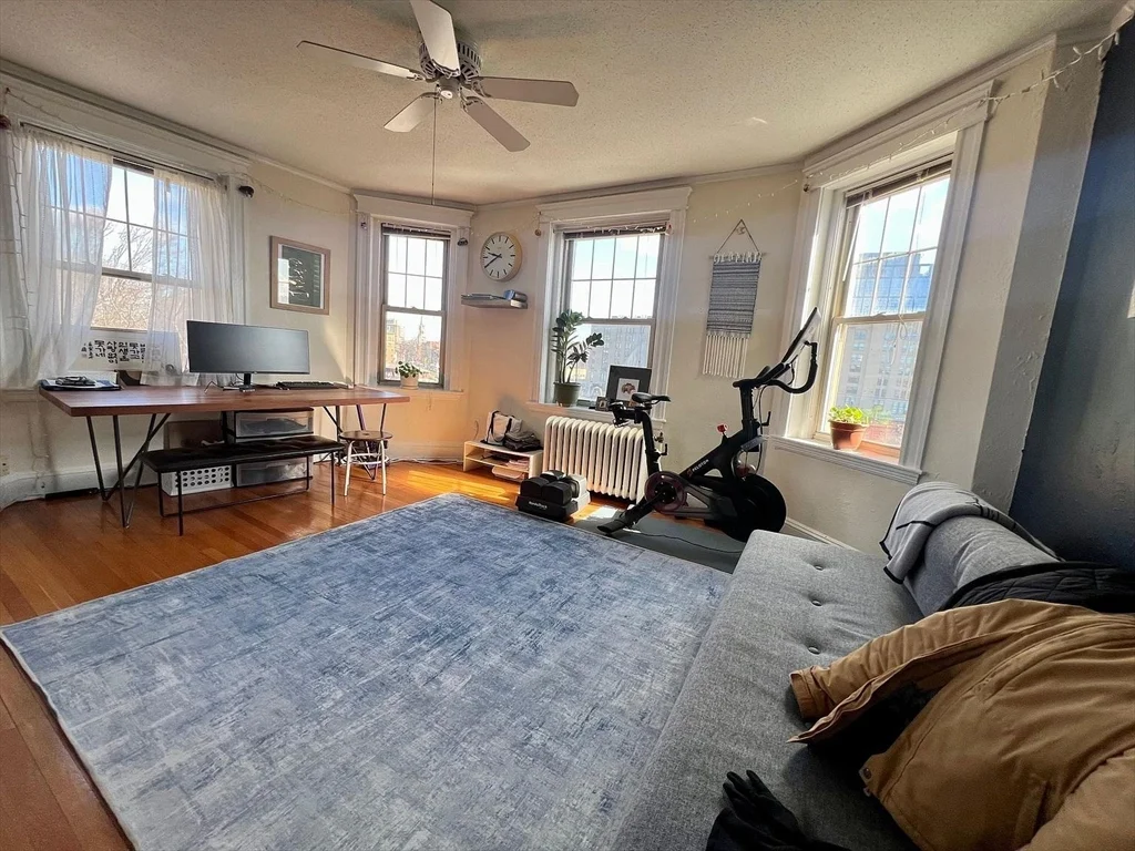 1 bed, 1 bath apartment for rent at 114 Riverway Unit 17, Fenway