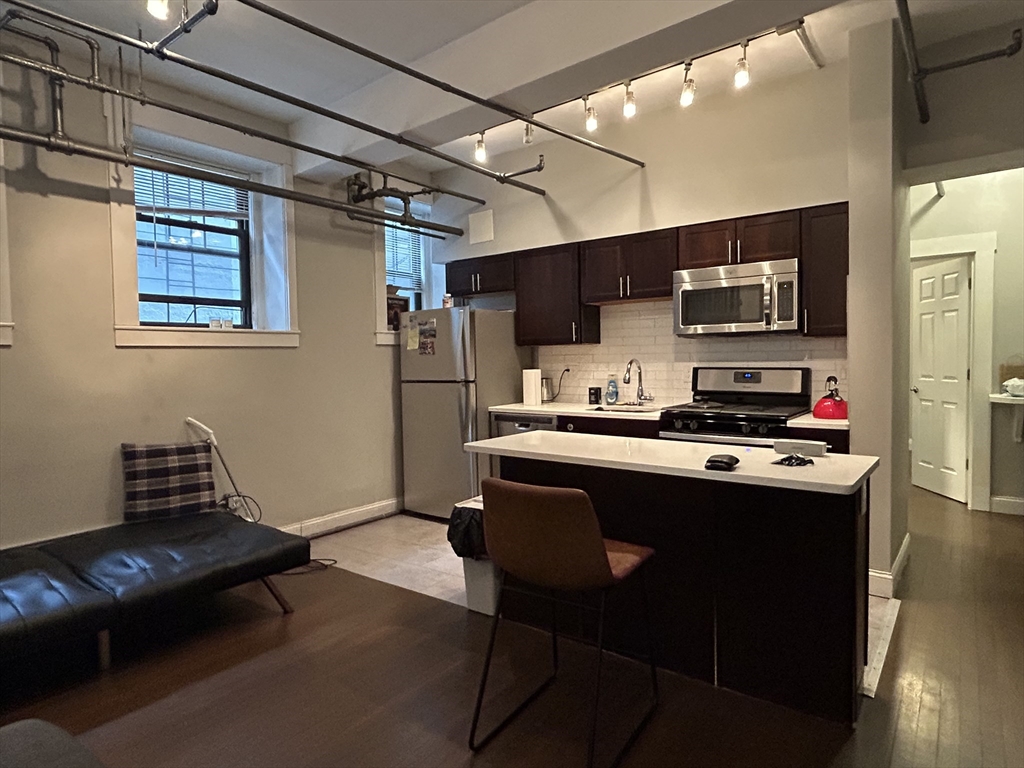 1 bed, 1 bath apartment for rent at 114 Riverway Unit 99, Longwood