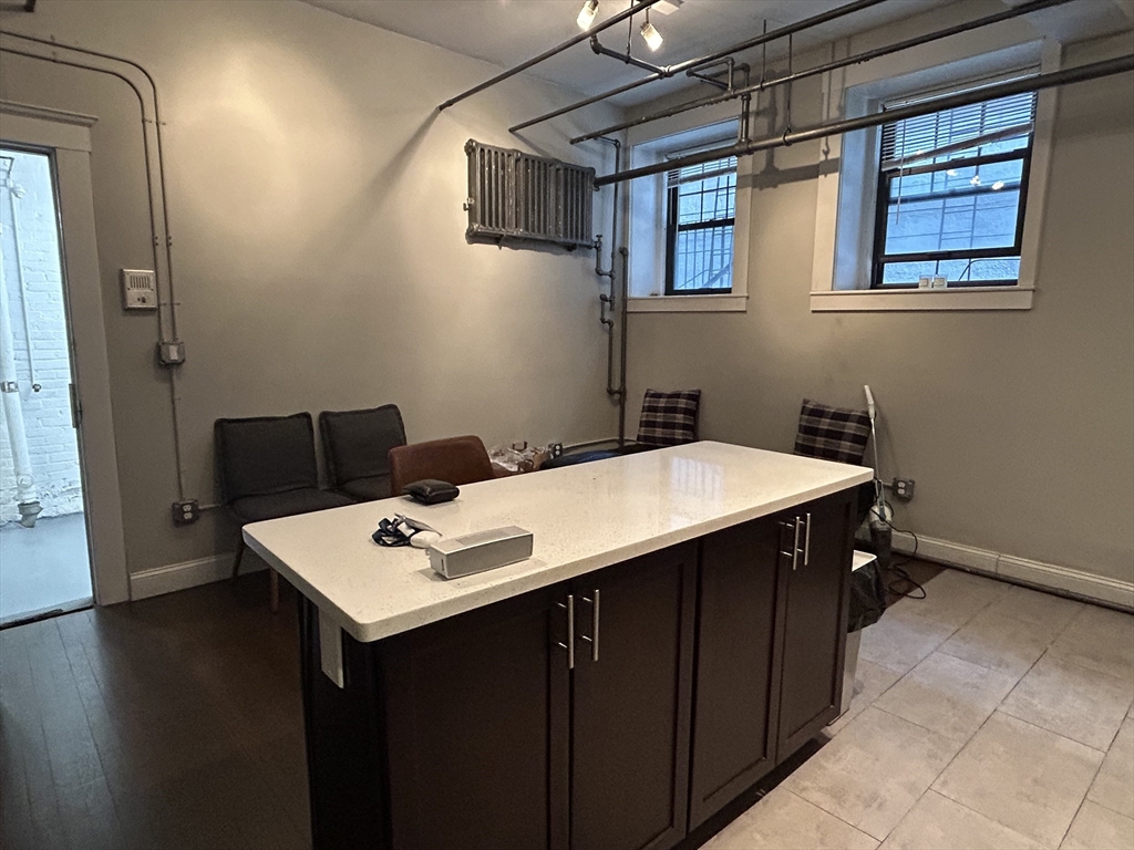 1 bed, 1 bath apartment for rent at 114 Riverway Unit 99, Longwood — photo 3 of 7