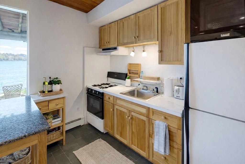 1 bed, 1 bath apartment for rent at 114 Spy Pond Pkwa Unit B, Arlington — photo 1 of 14
