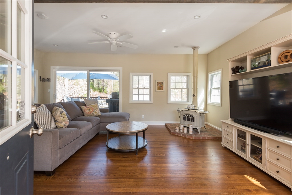 3 bed, 3 bath apartment for rent at 114 Standish St, Pembroke — photo 2 of 27