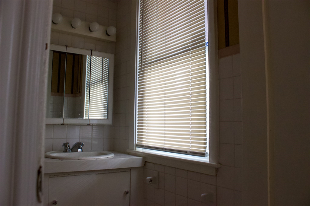 2 bed, 1 bath apartment for rent at 114 Thorndike St Unit 1, East Cambridge — photo 4 of 8
