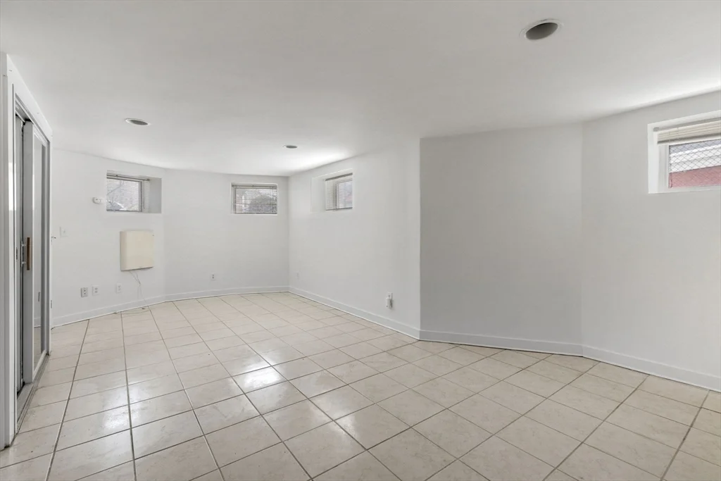 3 bed, 2 bath apartment for rent at 114 Trowbridge Unit 1, Mid Cambridge — photo 14 of 25