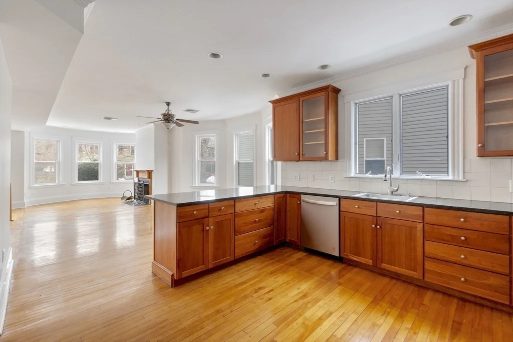 3 bed, 2 bath apartment for rent at 114 Trowbridge Unit 1, Mid Cambridge — photo 20 of 25