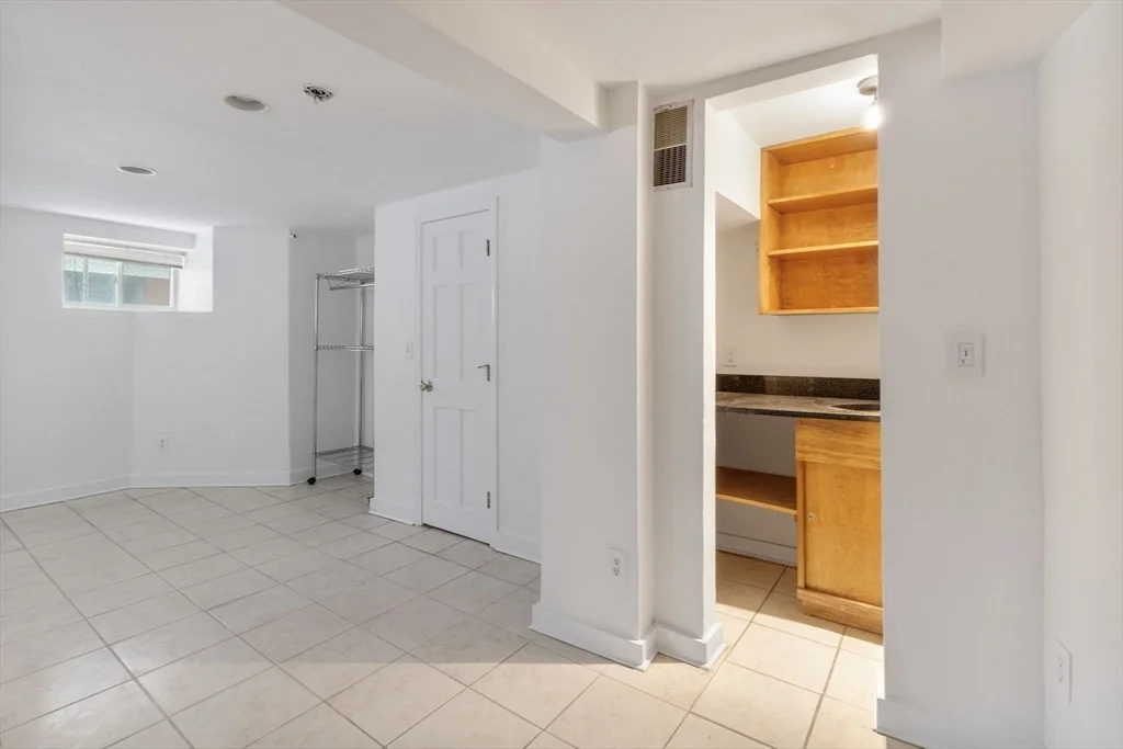 3 bed, 2 bath apartment for rent at 114 Trowbridge Unit 1, Mid Cambridge — photo 13 of 25