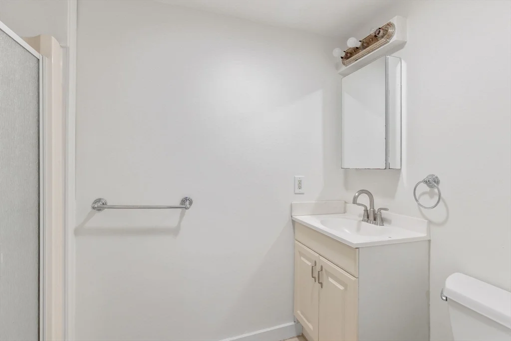 3 bed, 2 bath apartment for rent at 114 Trowbridge Unit 1, Mid Cambridge — photo 5 of 25