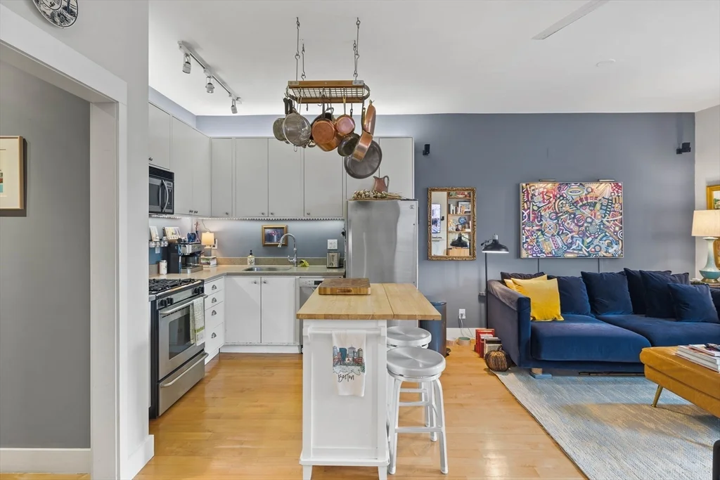 1 bed, 1 bath apartment for rent at 114 West Concord St Unit 2, South End — photo 2 of 18