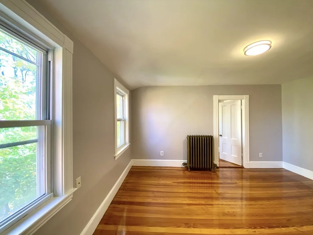 2 bed, 1 bath apartment for rent at 114 White St Unit 3, Waverley — photo 1 of 15