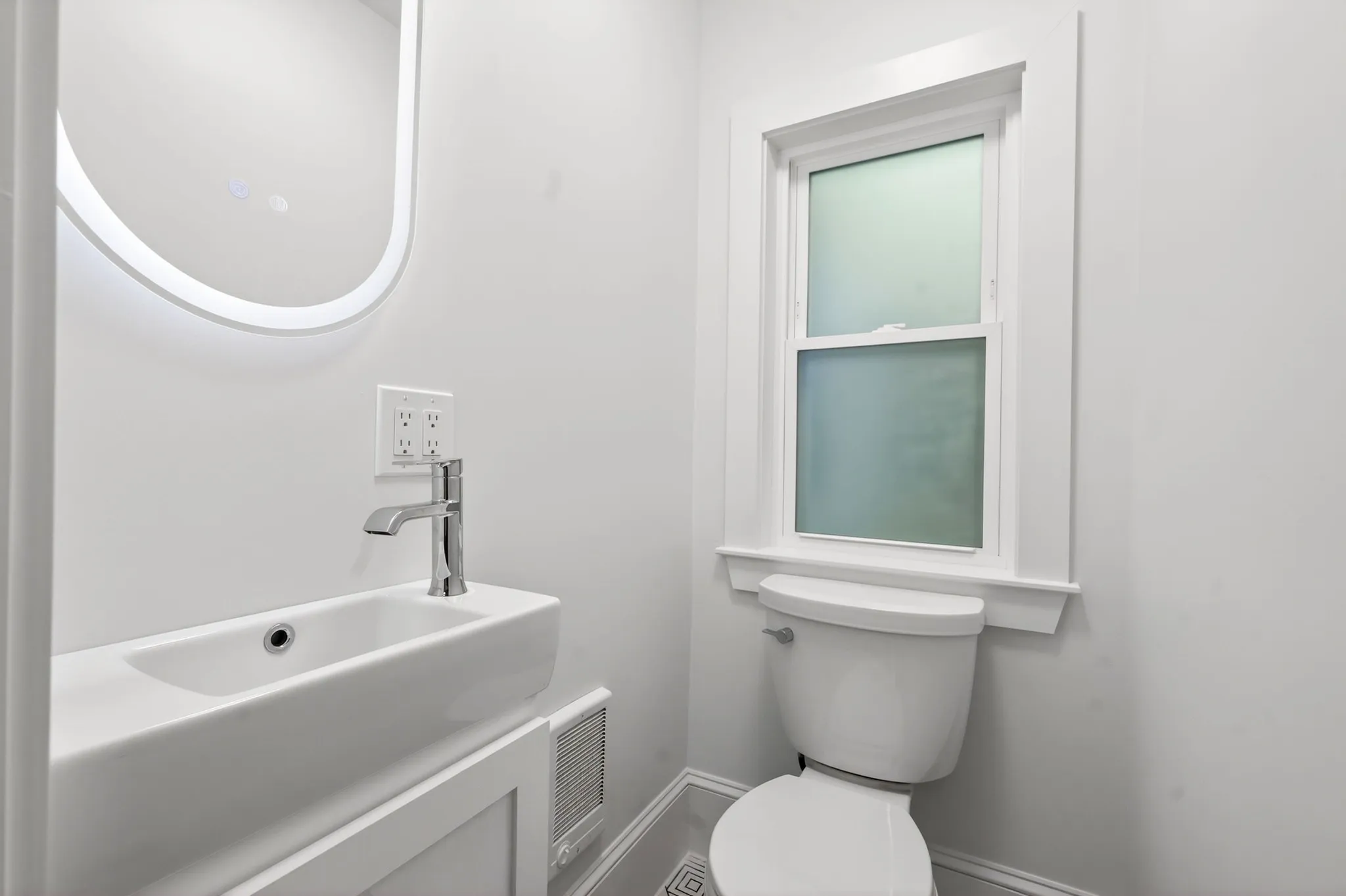 3 bed, 1.5 bath apartment for rent at 114 Woodstock St Unit 2, West Somerville — photo 4 of 11