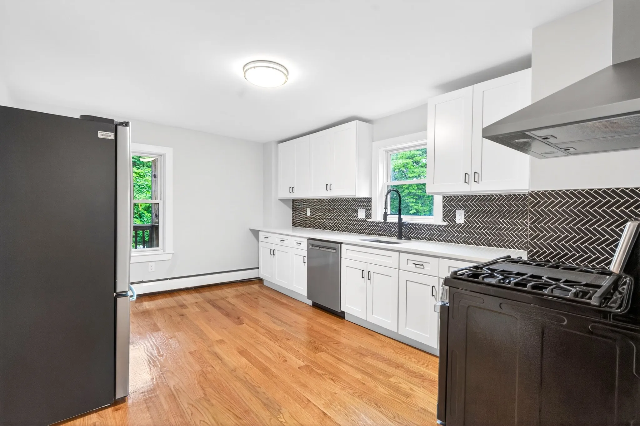 3 bed, 1.5 bath apartment for rent at 114 Woodstock St Unit 2, West Somerville — photo 2 of 11