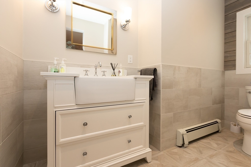 5 bed, 4+ bath apartment for rent at 1142 Main St, Hingham — photo 11 of 24