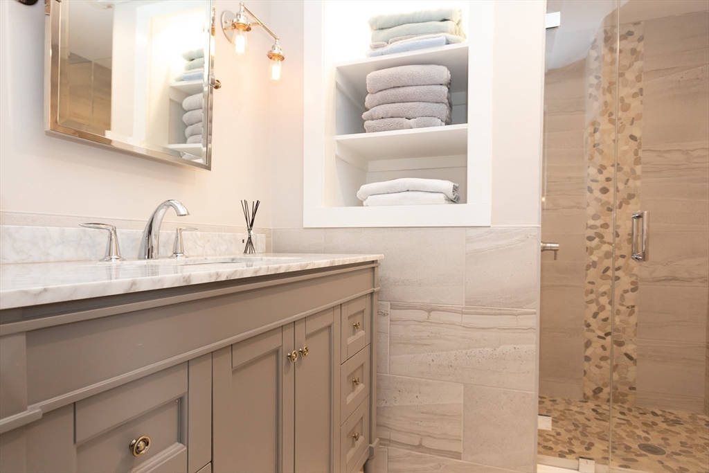5 bed, 4+ bath apartment for rent at 1142 Main St, Hingham — photo 13 of 24