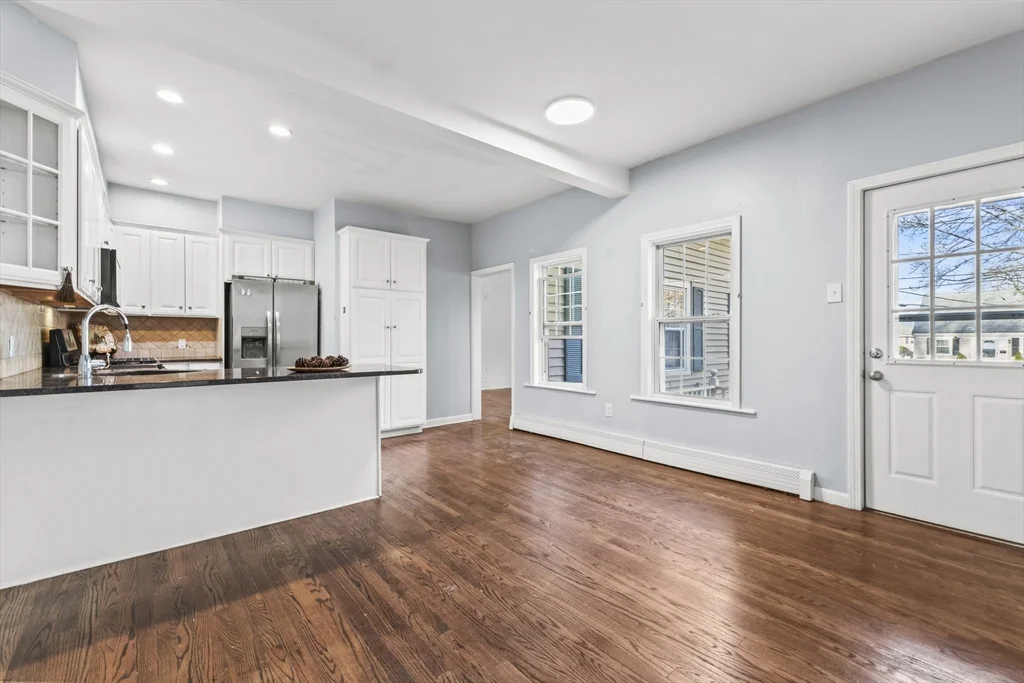 3 bed, 1 bath apartment for rent at 1142 Washington St Unit 1, Whitman — photo 5 of 16