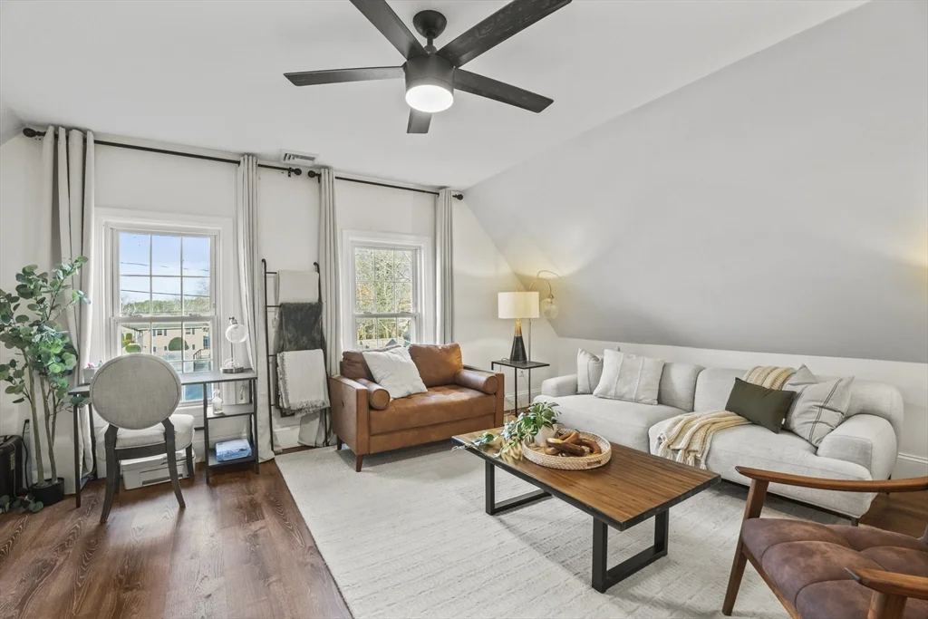 2 bed, 1 bath apartment for rent at 1142 Washington St Unit 2, Whitman — photo 5 of 10