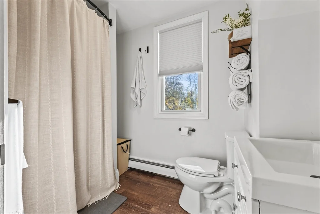 2 bed, 1 bath apartment for rent at 1142 Washington St Unit 2, Whitman — photo 7 of 10