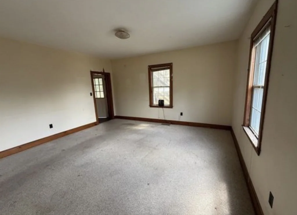 1 bed, 1 bath apartment for rent at 1143 Beacon St Unit 1, Newton Center — photo 2 of 3