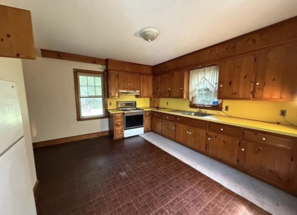 1 bed, 1 bath apartment for rent at 1143 Beacon St Unit 1, Newton Center — photo 3 of 3