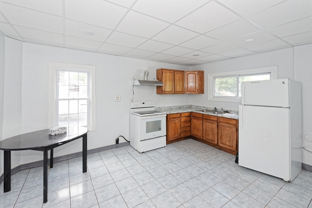 3 bed, 1 bath apartment for rent at 1143 Grafton St Unit 1st floor, Worcester — photo 4 of 14