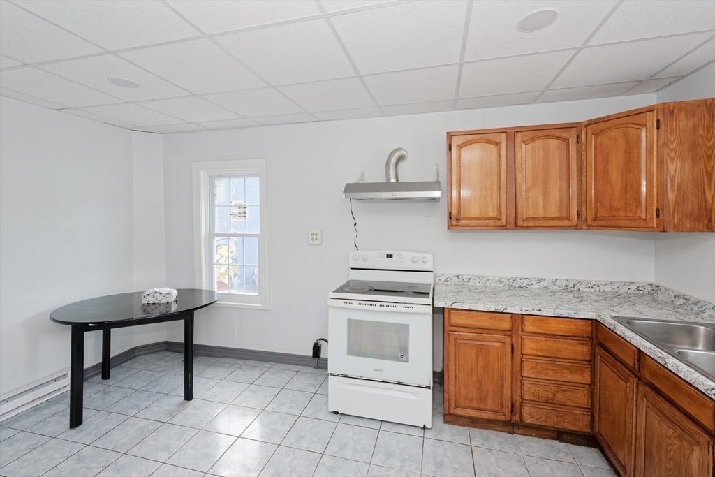 3 bed, 1 bath apartment for rent at 1143 Grafton St Unit 1st floor, Worcester — photo 3 of 14