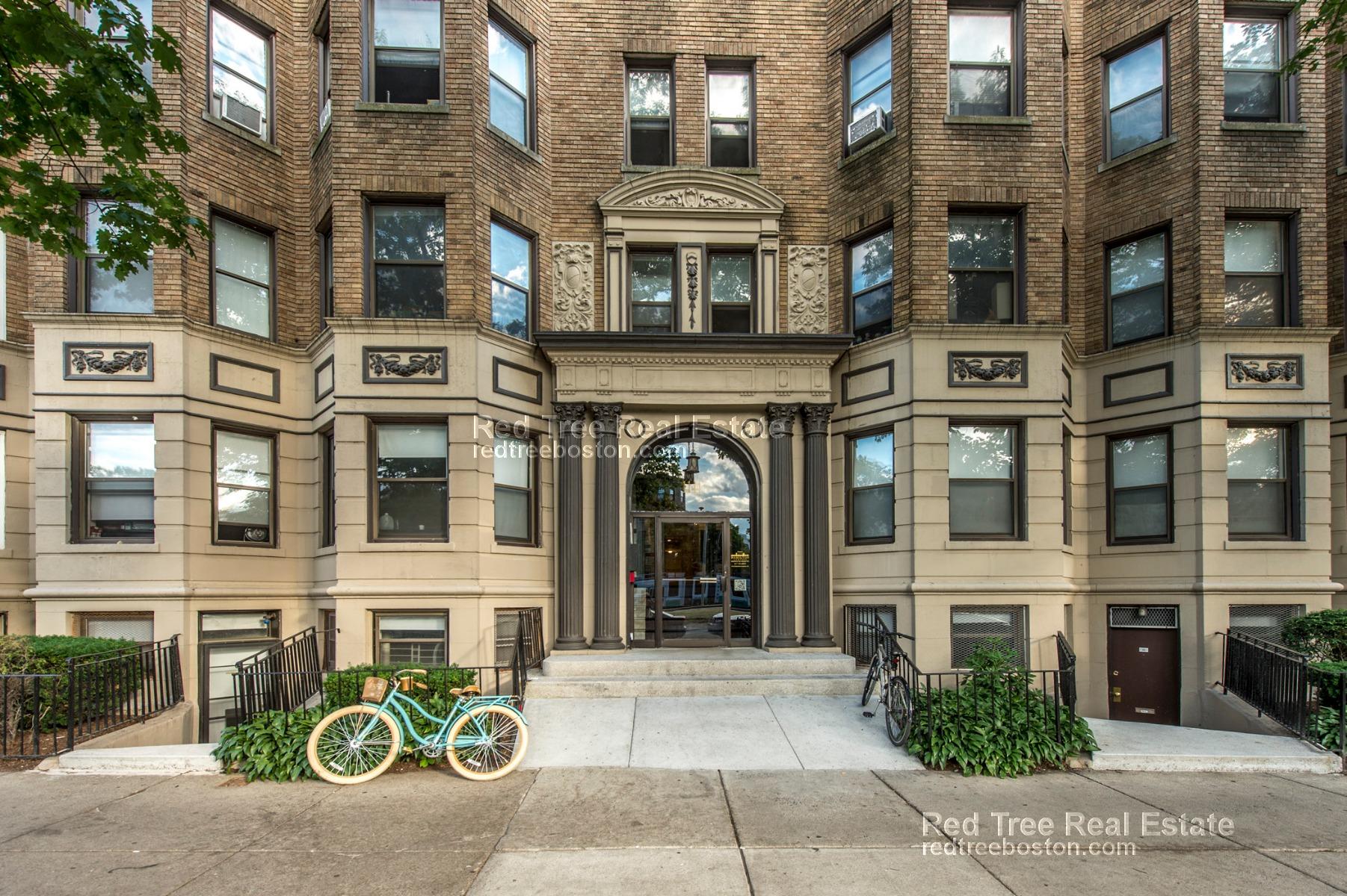 2 bed, 1 bath apartment for rent at 1144 Commonwealth Ave Unit 0B, Allston