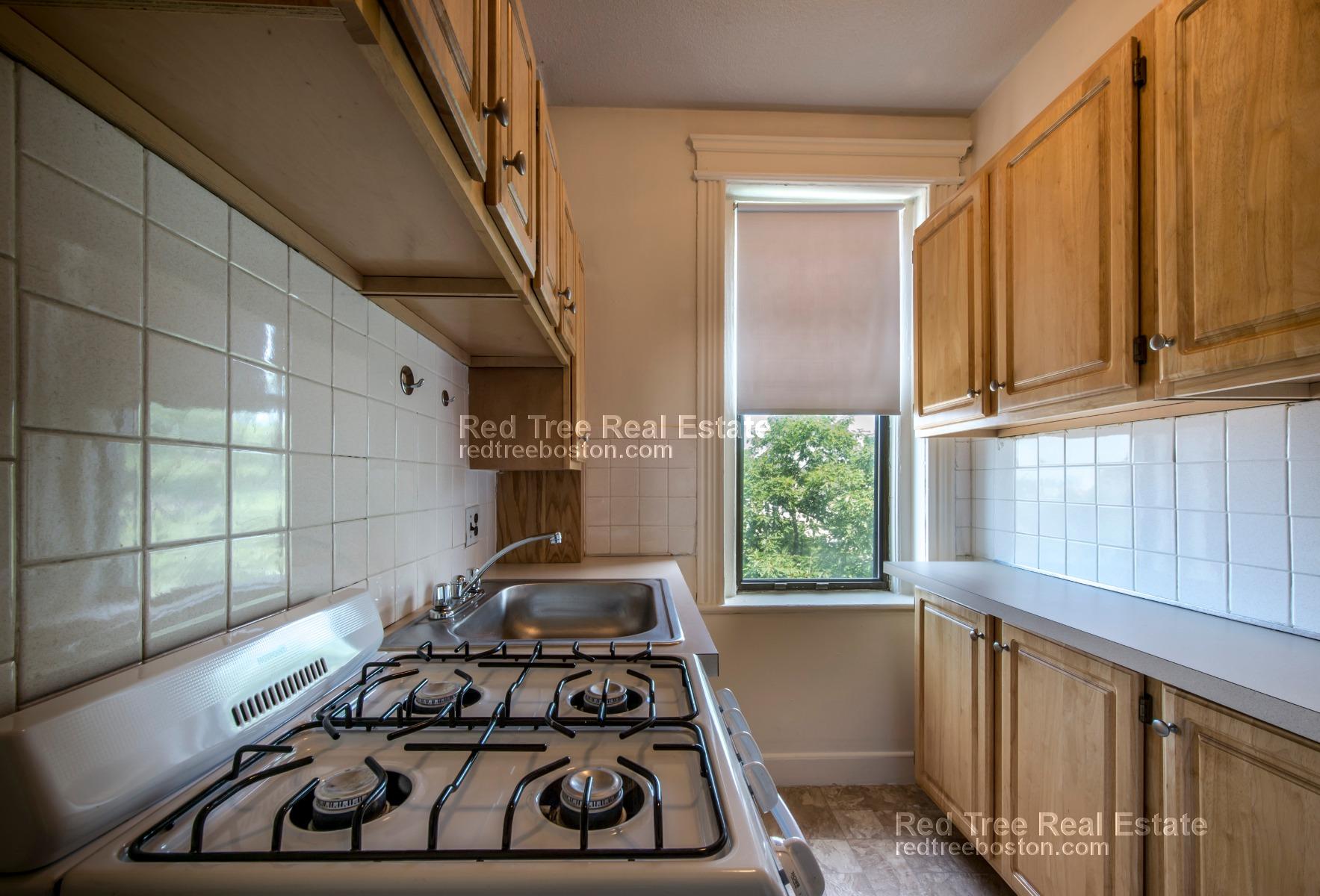 Studio bed, 1 bath apartment for rent at 1144 Commonwealth Ave Unit 6, Allston — photo 2 of 5