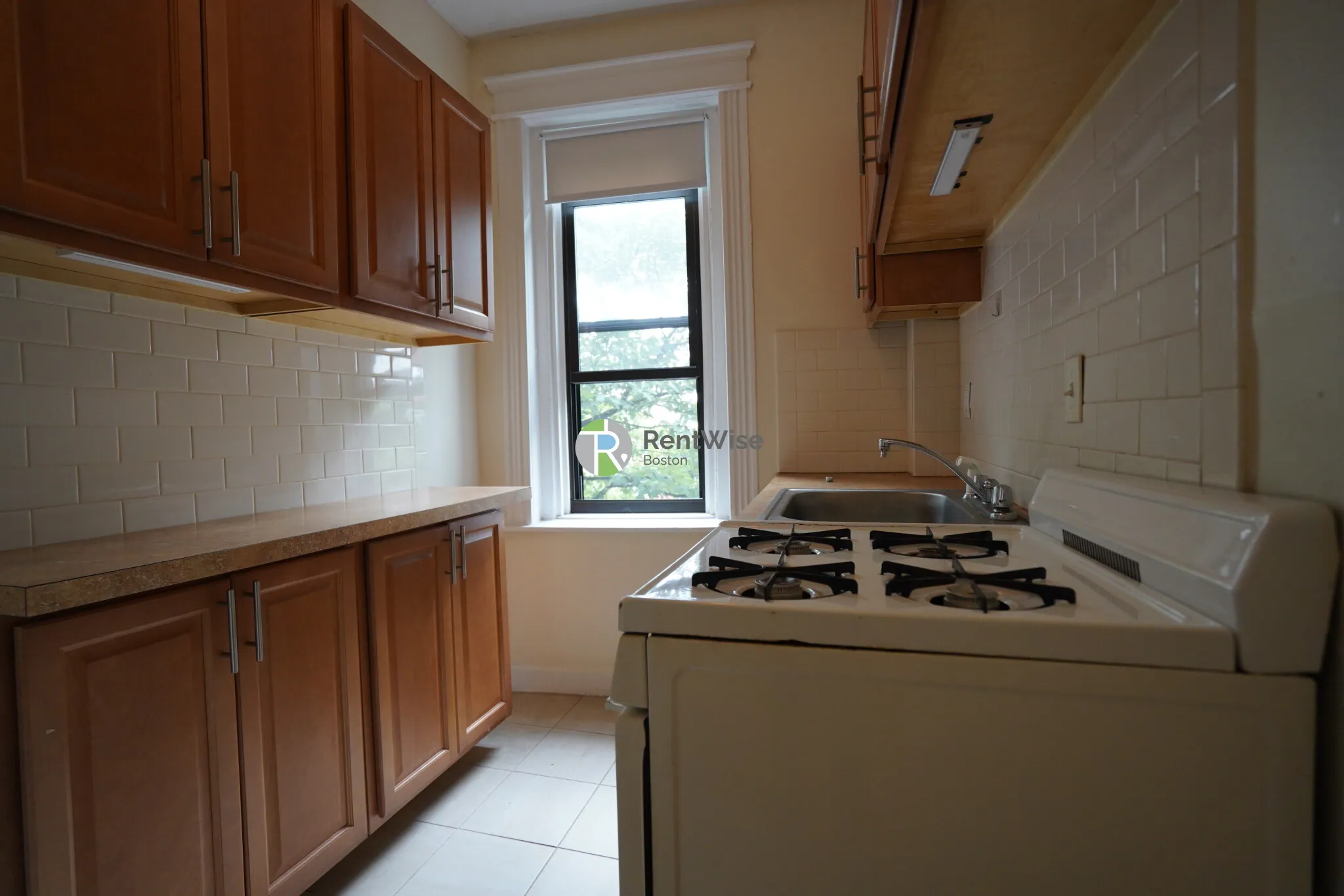 Studio bed, 1 bath apartment for rent at 1148 Commonwealth Ave Unit 33, Allston — photo 6 of 17
