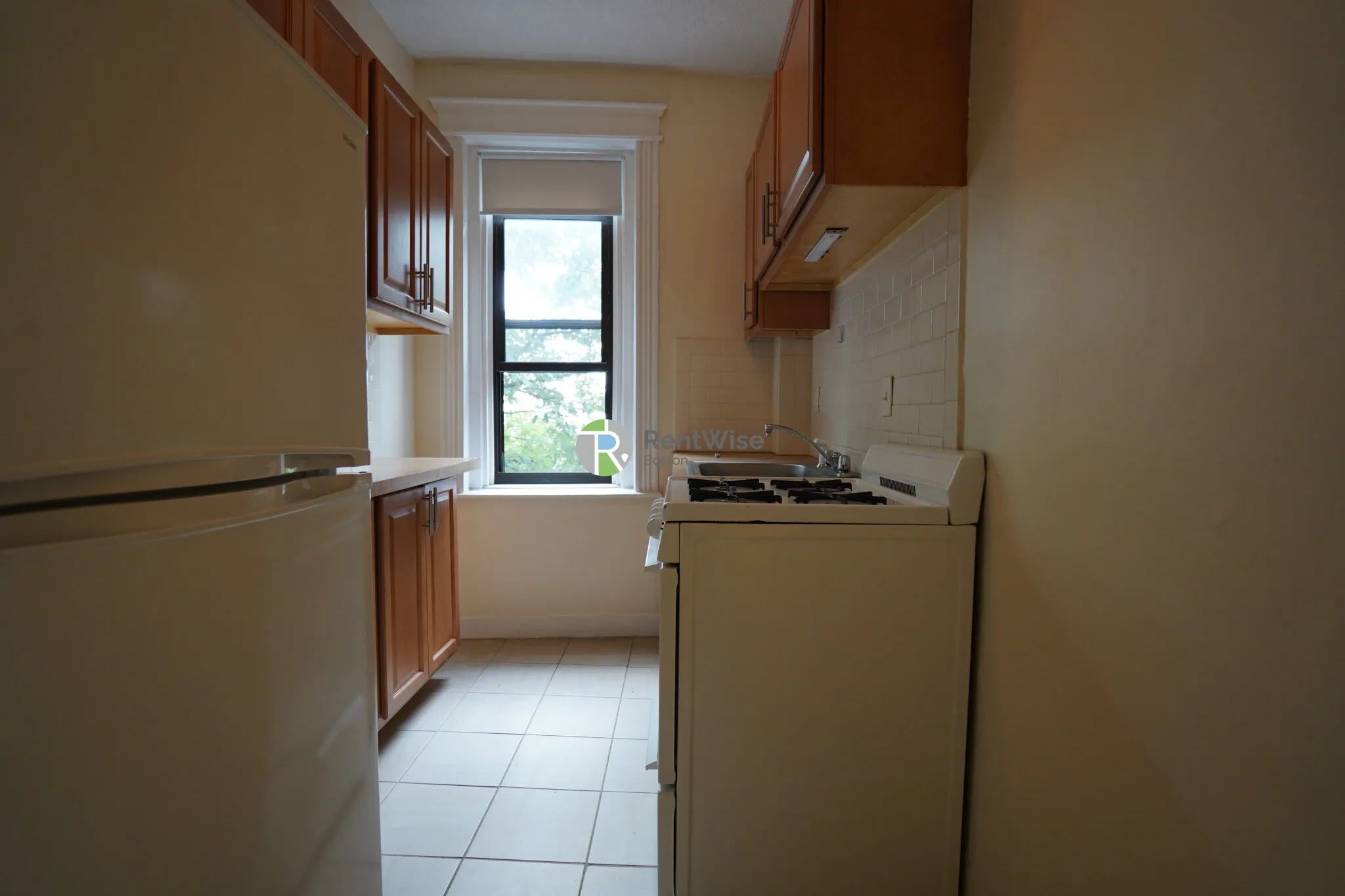 Studio bed, 1 bath apartment for rent at 1148 Commonwealth Ave Unit 33, Allston — photo 7 of 17