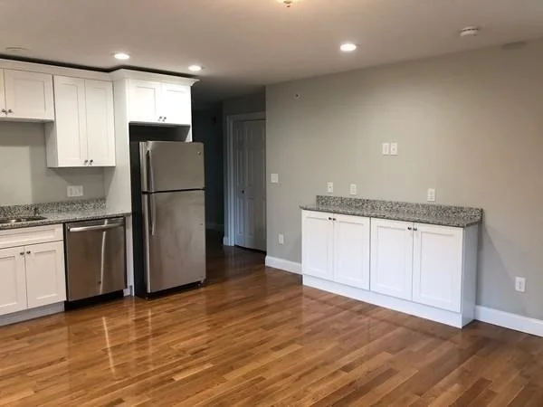 1 bed, 1 bath apartment for rent at 1149 Pleasant St Unit 3, Bridgewater — photo 2 of 9