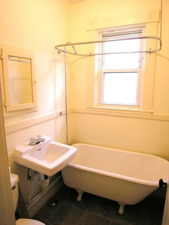 2 bed, 1 bath apartment for rent at 115.5 Bullard St Unit 2W, New Bedford — photo 1 of 4