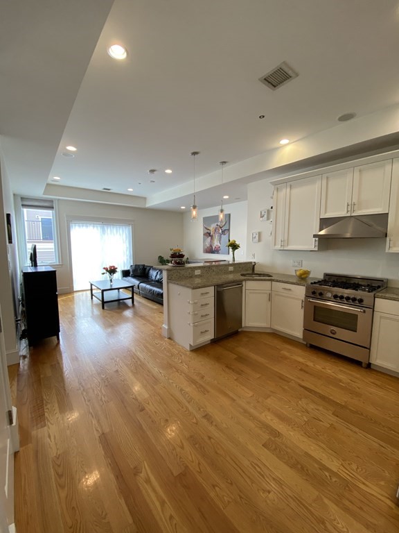 2 bed, 2 bath apartment for rent at 115 B St Unit 6, Boston — photo 2 of 18