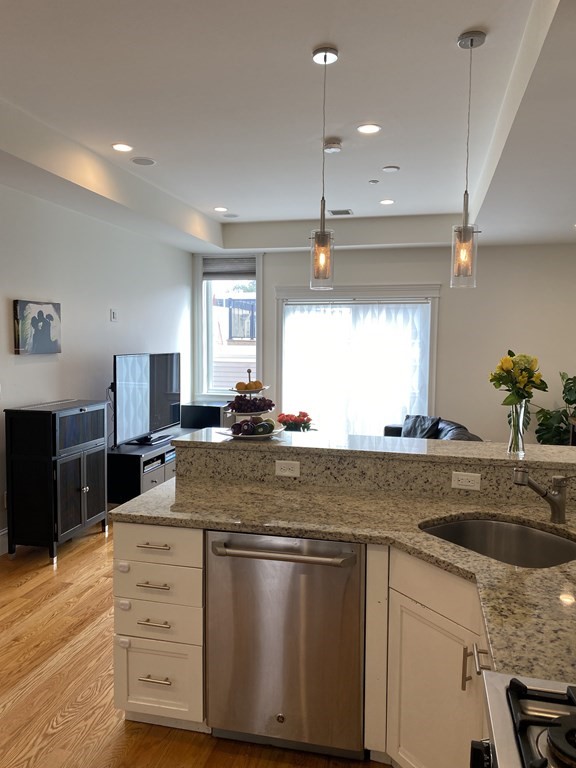 2 bed, 2 bath apartment for rent at 115 B St Unit 6, Boston — photo 4 of 18