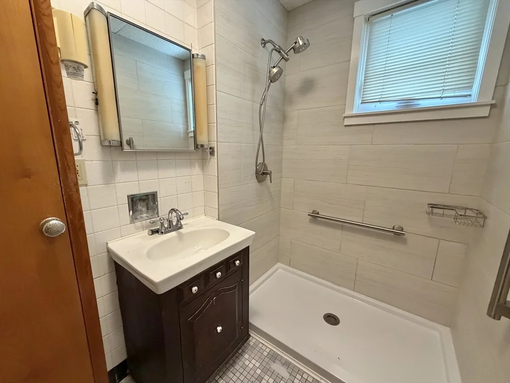 2 bed, 1 bath apartment for rent at 115 Beech St Unit 1, Belmont — photo 18 of 23