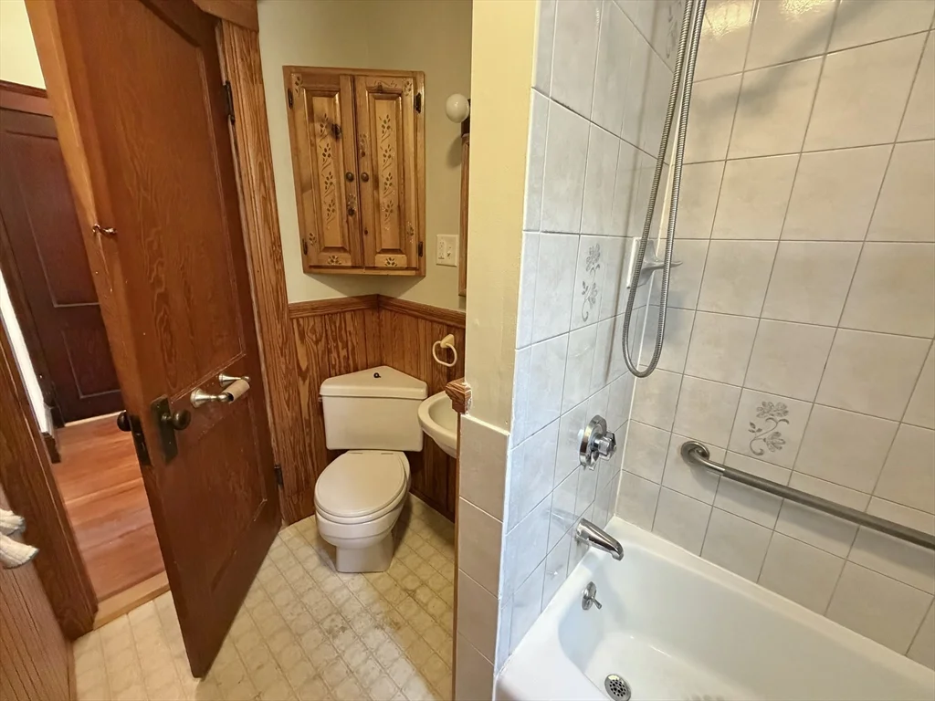 3 bed, 1 bath apartment for rent at 115 Beech St Unit 2, Belmont — photo 14 of 22
