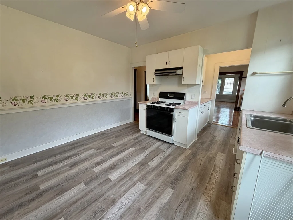 3 bed, 1 bath apartment for rent at 115 Beech St Unit 2, Belmont — photo 3 of 22